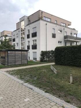 Hausansicht - 2 Zimmer Etagenwohnung zur Miete in Erlangen
