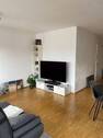 Wohnzimmer (Vergleichsbild) - Etagenwohnung mit 75,00 m&sup2; in Erlangen zur Miete