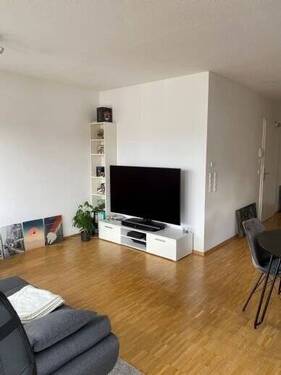 Wohnzimmer (Vergleichsbild) - Etagenwohnung mit 75,00 m&sup2; in Erlangen zur Miete