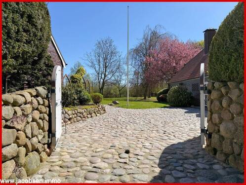 Zufahrt zum Anwesen - 