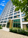 Hausansicht - Exklusive 2,5-Zi.-Wohnung mit Balkon, Einbauküche und TG-Stellplatz im Frankfurter Europaviertel