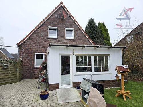 rückwärtige Ansicht mit Sommergarten - Einfamilienhaus mit 100,00 m&sup2; in Wiesmoor zum Kaufen