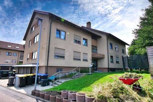 Hauseingang und Garten - +++ 3,5 Zimmer-Wohnung im Zentrum von Mochenwangen +++