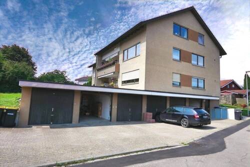 Haus und Garagen - 3 Zimmer Etagenwohnung zum Kaufen in Wolpertswende