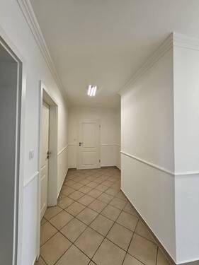 Flur mit Garderobenbereich - 