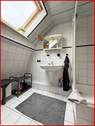 Badezimmer 1 im Dachgeschoss - 