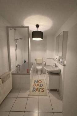 Bad.jpg - 4 Zimmer Etagenwohnung in Unterwellenborn