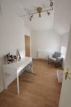 Flur.jpg - Etagenwohnung mit 106,00 m&sup2; in Unterwellenborn zur Miete