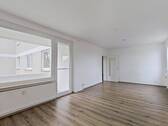 Ansicht I: Wohn- und Esszimmer - Geräumige 2-Zimmer-Wohnung mit BALKON