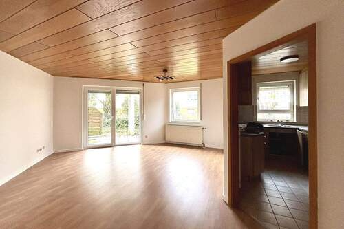 Wohnen mit Blick in die Küche - 4 Zimmer Etagenwohnung in Murrhardt