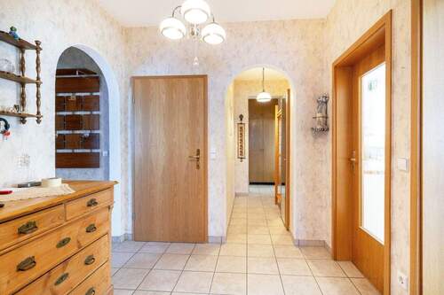 Diele Erdgeschoss - 8 Zimmer Mehrfamilienhaus, Wohnhaus zum Kaufen in Gütersloh