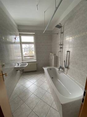 Tageslichtbad mit Wanne - 