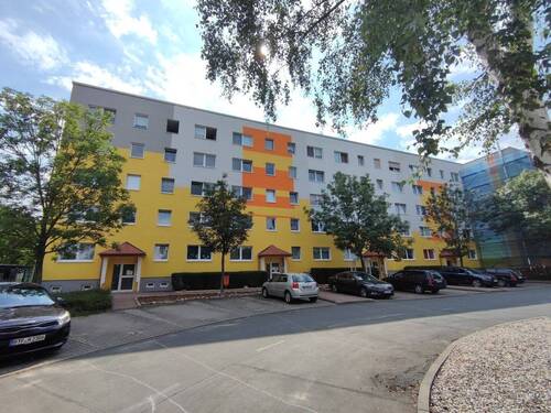Hausansicht-neu - 3 Zimmer Etagenwohnung in Bitterfeld-Wolfen
