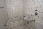 Bad mit Wanne - 