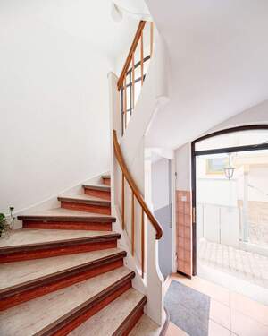 schöne Treppe - Etagenwohnung mit 65,00 m² in Stuttgart zum Kaufen