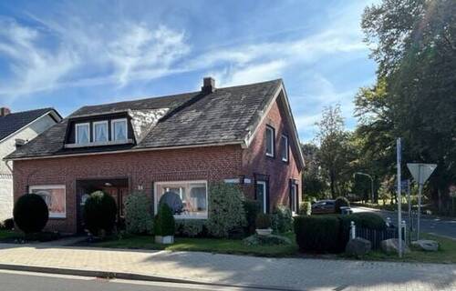 Straßenansicht - PREISREDUZIERUNG ! Großes Einfamilienhaus in zentraler Lage