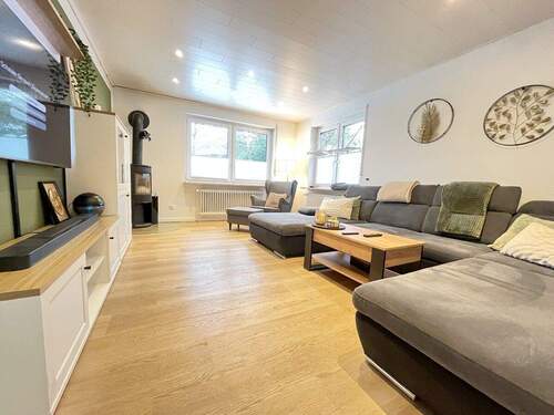 Wohnen mit Kamin - Bungalow mit 135,00 m&sup2; in Zetel / Neuenburg zum Kaufen