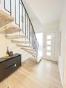 Eingang mit Treppe - 