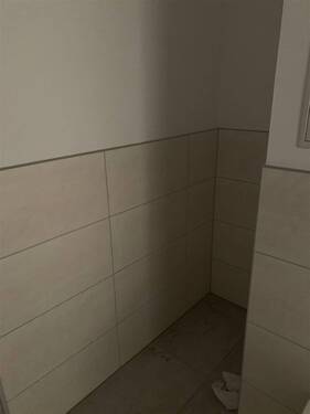Niesche mit WM-Anschluss im Bad - 