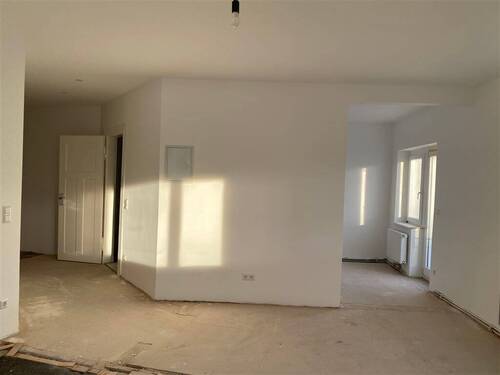 viel Platz im Wohnbereich mit Zugang zum Balkon - Markkleeberg* Zweitbezug nach Sanierung* helle 2 Zimmer-Wohnung* Balkon* Duschbad*EBK abkaufbar