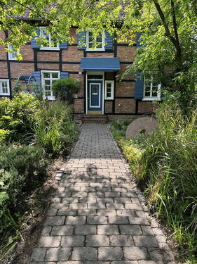 Hauseingang - Historisches Juwel im Grünen --- Frisch renoviertes Fachwerk-Idyll in Hamm-Sandbochum