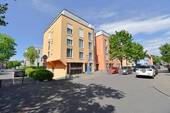 Hausansicht - Moderne 4,5-Zimmer-Wohnung mit Garage und Aufzug im Haus, in bevorzugter Citylage von Singen