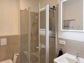 Mit Wanne und Dusche - 