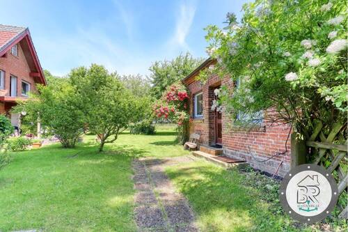 zwischen Haus A und B - 