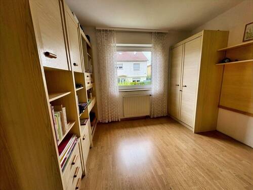 Kinderzimmer/Büro - 