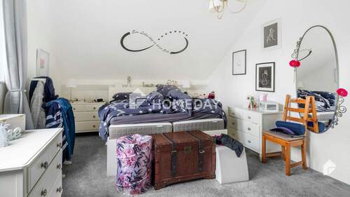 1. OG Schlafzimmer 1 - 