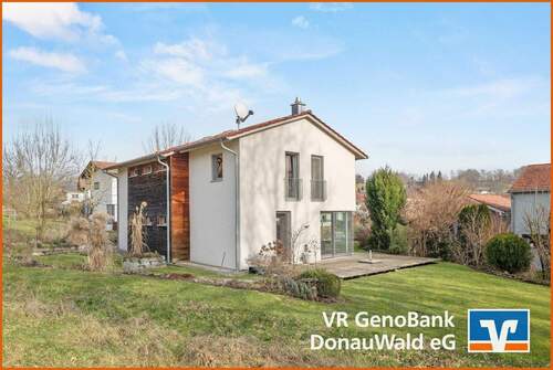 Zeitlose Architektur - Traumhaus in ruhiger Wohnlage und herrlichem Blick ins Grüne!