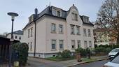 Hausvorderansicht.jpg - Schöne 2 Zimmer Dachgeschosswohnung