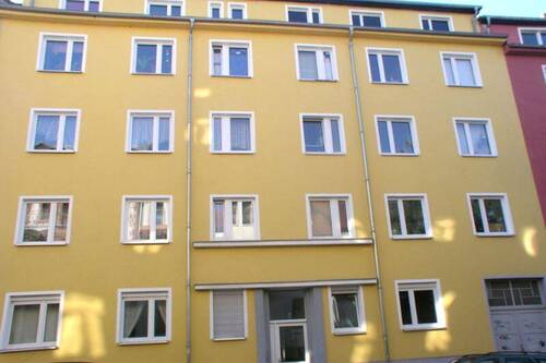 Ansicht Straße - 2 Zimmer Etagenwohnung zur Miete in Halle (Saale)