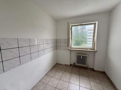 Küche vor Renovierung - Etagenwohnung mit 56,00 m² in Füssen zur Miete