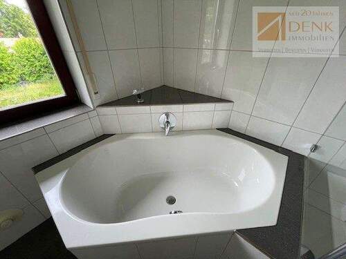 mit Eckbadewanne - 