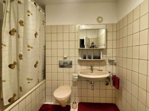 Badezimmer mit Wanne - 