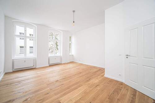 Ruhiges Zimmer zum Hof - 2 Zimmer Etagenwohnung zum Kaufen in Berlin