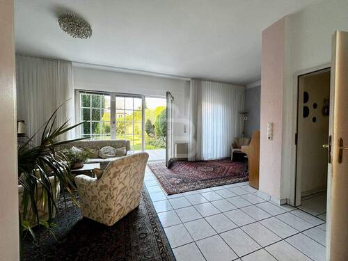 Blick vom Esszimmer ins Wohnzimmer - 