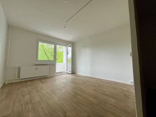 Wohnzimmer - 4 Zimmer Etagenwohnung zur Miete in Chemnitz