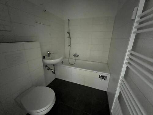Badezimmer mit Wanne - 