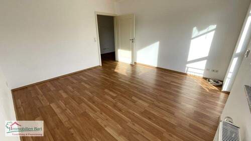 Schlafzimmer mit Zugang zum Balkon - 