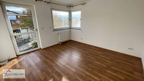 Schlafzimmer mit Zugang zum Balkon - 