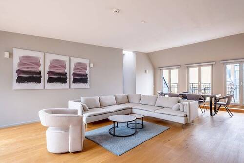 Wohn- und Essbereich - Einzigartige Dachgeschosswohnung mit 2 Terrassen im Schillerkiez