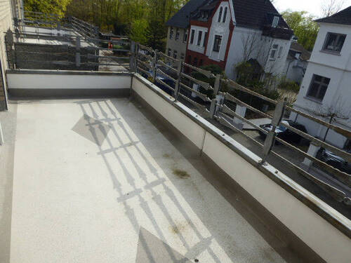 Balkon zur Straße - 2 Zimmer Etagenwohnung zur Miete in Hilden