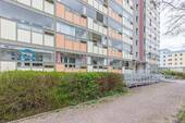 Außenansicht des Gebäudes - 2 Zimmer Etagenwohnung zur Miete in Erfurt