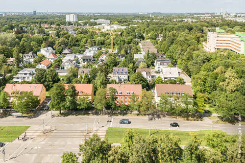 Luftbildaufnahme - Mehrfamilienhaus, Wohnhaus in München