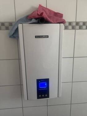 EG Wohnung BAd Durchlaufhitzer - 