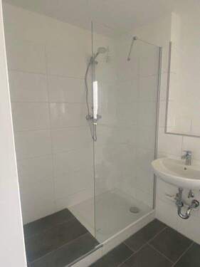 Dusche.jpg - Etagenwohnung mit 60,00 m² in Langelsheim zur Miete