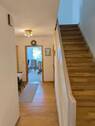 Flur EG mit Treppenaufgang - 