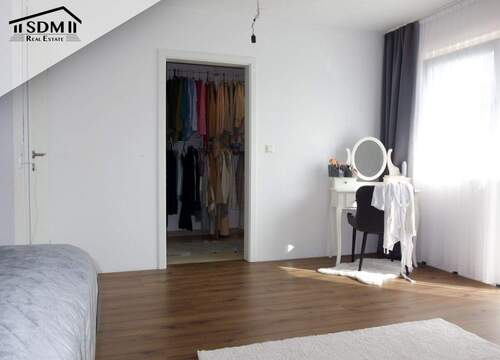 12_Schlafzimmer_Kleiderschrank.jpg - 
